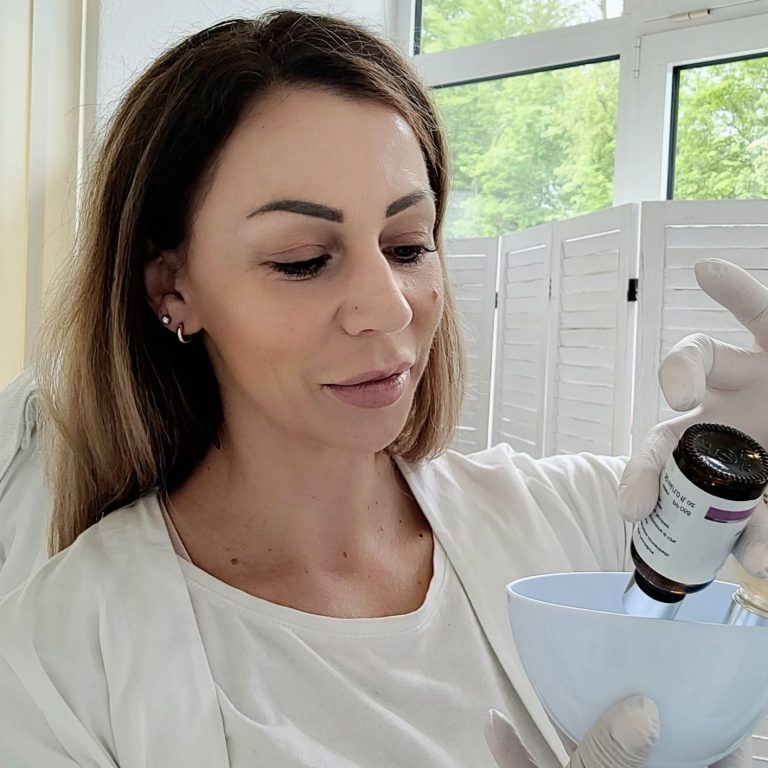 Kosmetik Dortmund Kosmetikerin im Kosmetikstudio Dortmund